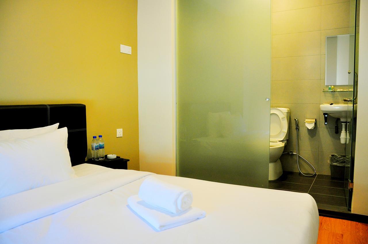 Gem Hotel Nusajaya  Exterior photo